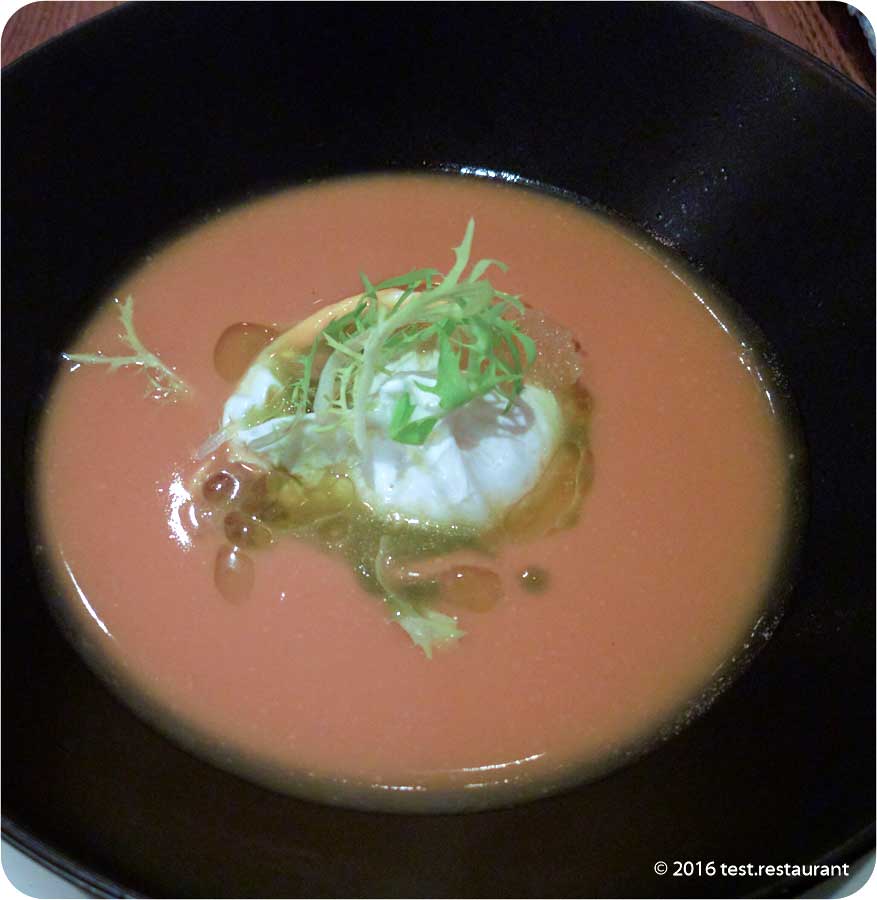 `Суп из батата с мисо, яйцом Пашот, щучья икра` в ресторан `Крылышко или ножка`