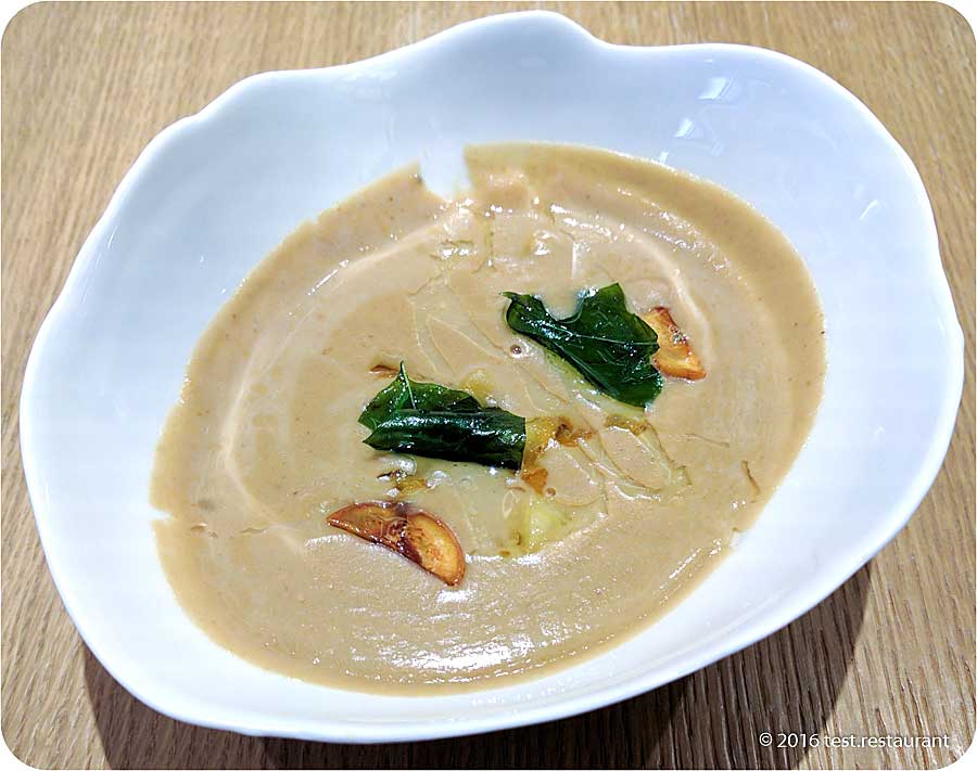 `Крем-суп из каштанов с карамелизированной тыквой и яблоком` в ресторан `Katusha`