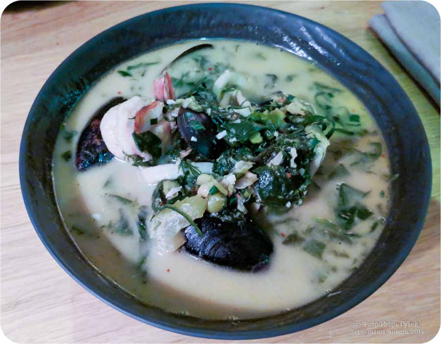 `Острый суп из мацони и щавеля с морепродуктами` в `Казбек` - фото блюда