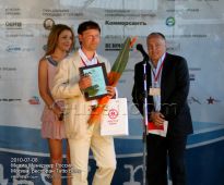 вручение премии Артёму Инютину, генеральному директору РБК-Медиа - фото