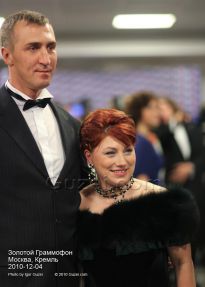 Роза Сябитова, сваха из телешоу «Давай поженимся!» с мужем Юрием - фото