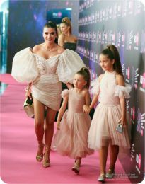 Ксения Бородина с дочками - фото