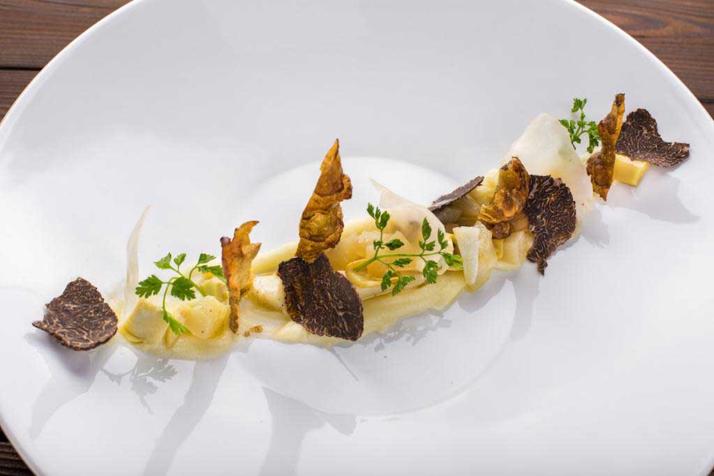 `Топинамбур и черный трюфель` в ресторан `Сыр` - официальное фото