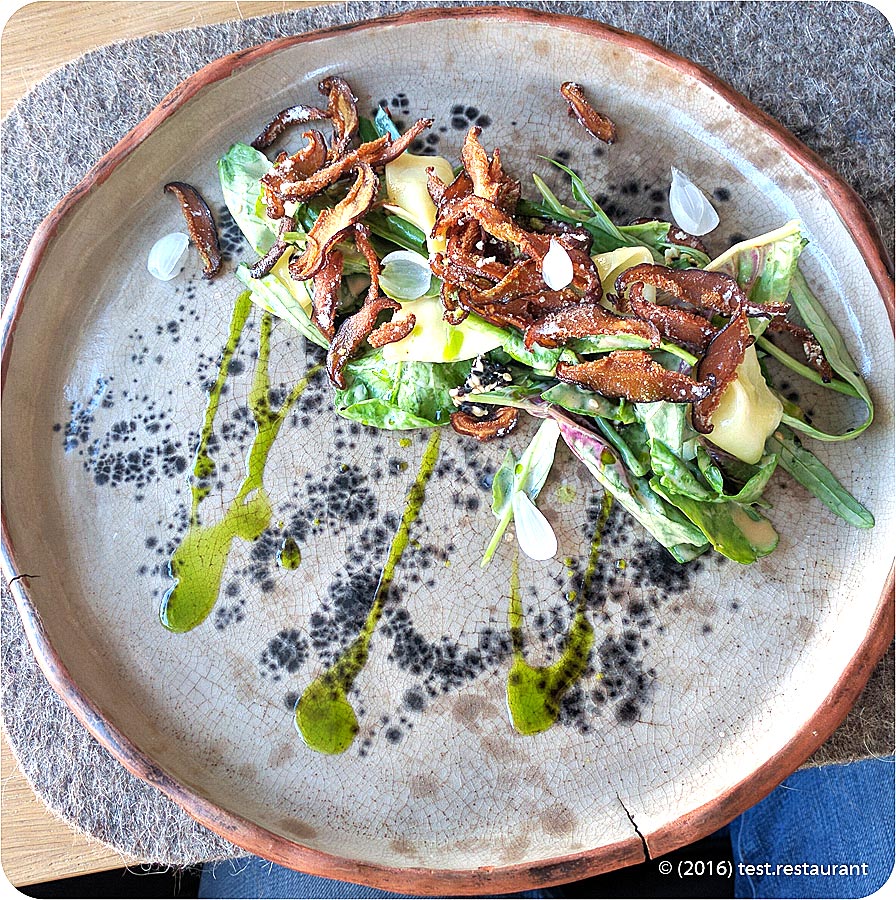 `Листья салата с манго и грибами шиитаке` в ресторан `Mushrooms` - фото посетителя 1