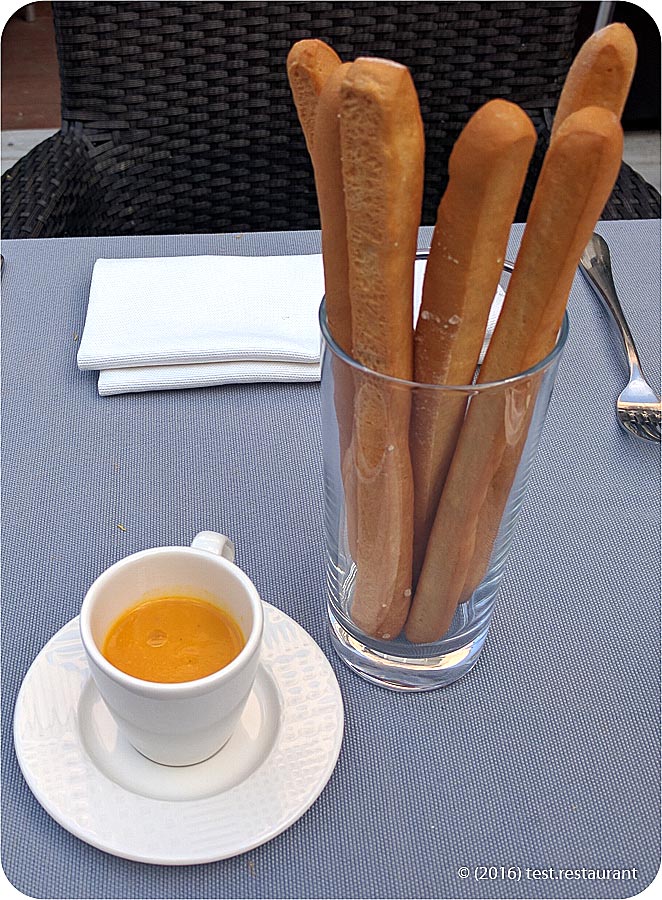`Хлебные палочки и комплимент` в `OliOli` - фото блюда