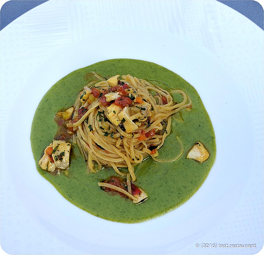 `Тальолини с овощами, шафраном и сибасом` в `OliOli` - фото блюда