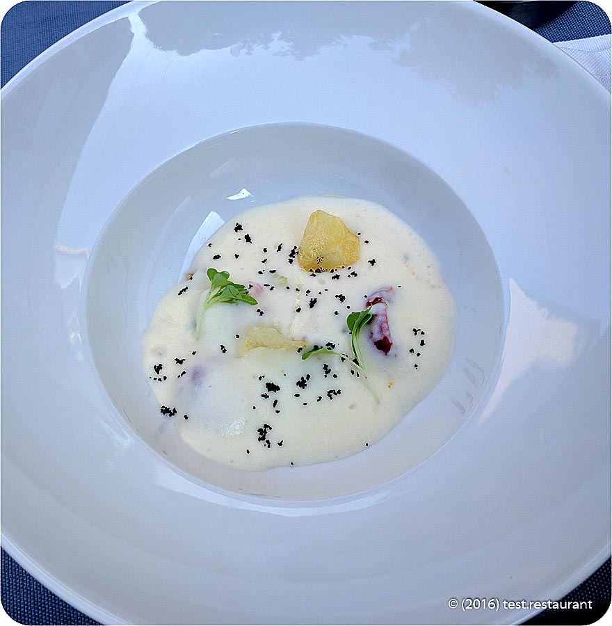 `Осьминог с картофельным муссом и вялеными томатами` в ресторан `OliOli` - фото посетителя 1