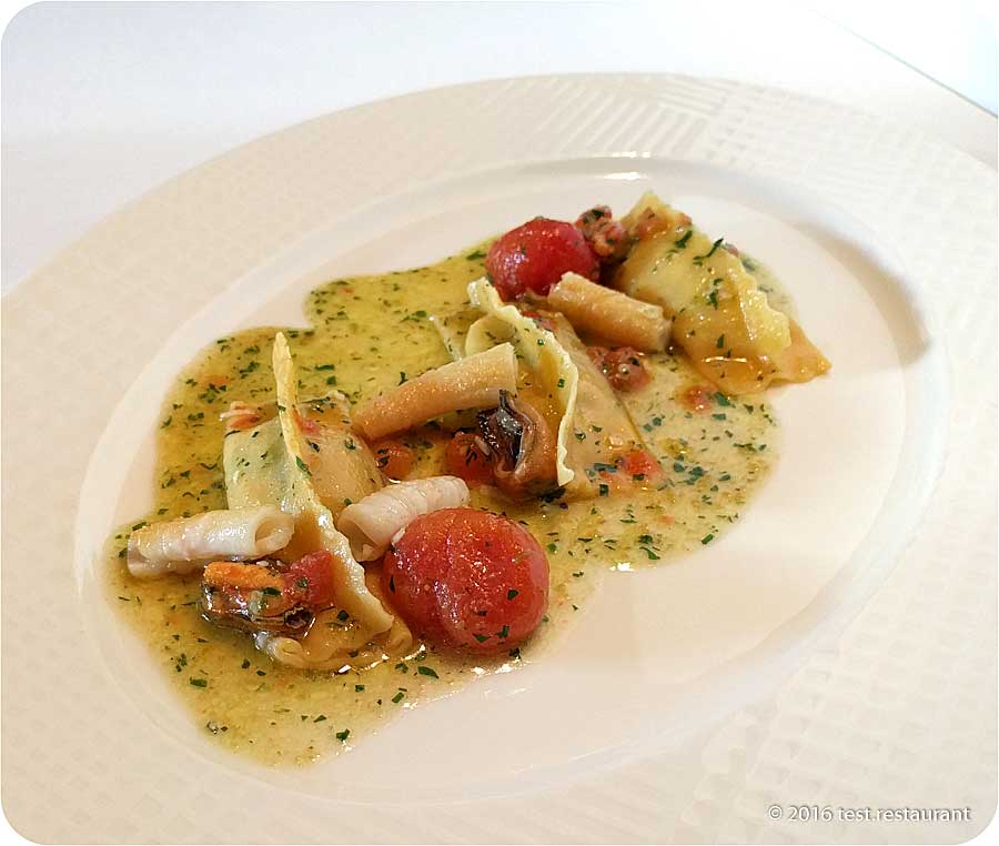 `Фаготтини фаршированные баклажанами , кальмарами , мидиями и помидорами` в `OliOli` - фото блюда