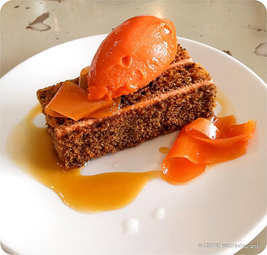 `Морковный торт / апельсин` в ресторан `Uilliam’s`