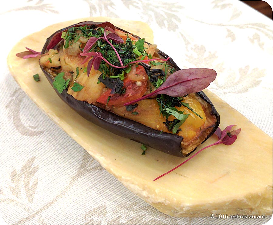 `Баклажан с запеченными овощами` в `Арагви` - фото блюда