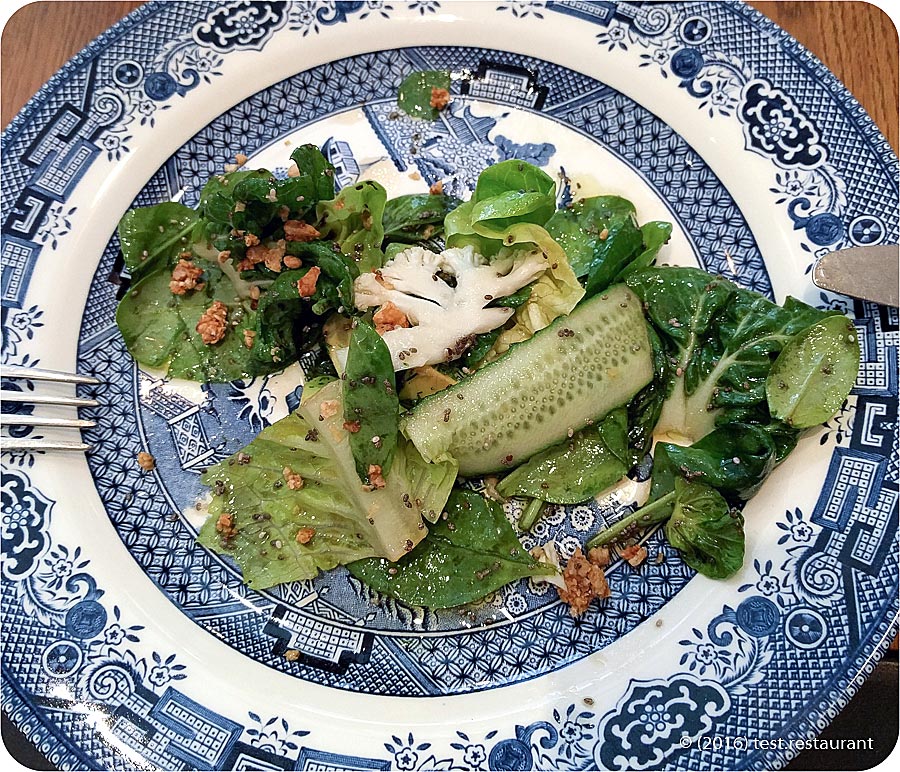 `Зелёный салат` в ресторан `Крылышко или ножка`
