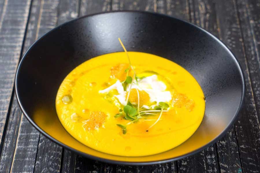 `Суп из батата с мисо, яйцом Пашот, щучья икра` в ресторан `Крылышко или ножка` - официальное фото