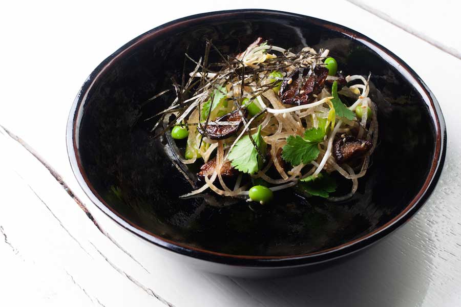 `Хрустящий салат с дайконом и грибами шиитаке` в ресторан `Северяне` - официальное фото