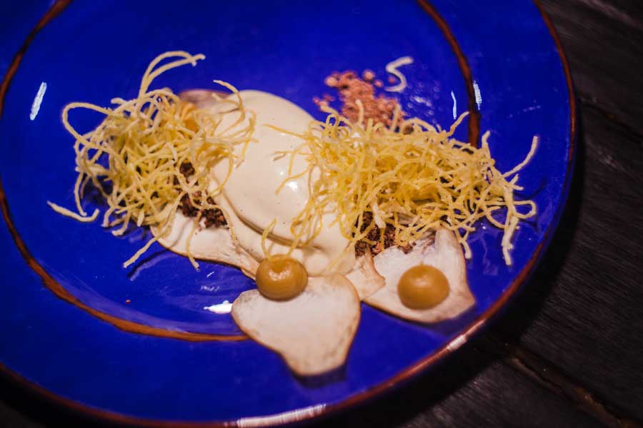 `Белый шоколад и белые грибы` в ресторане `25` - официальное фото