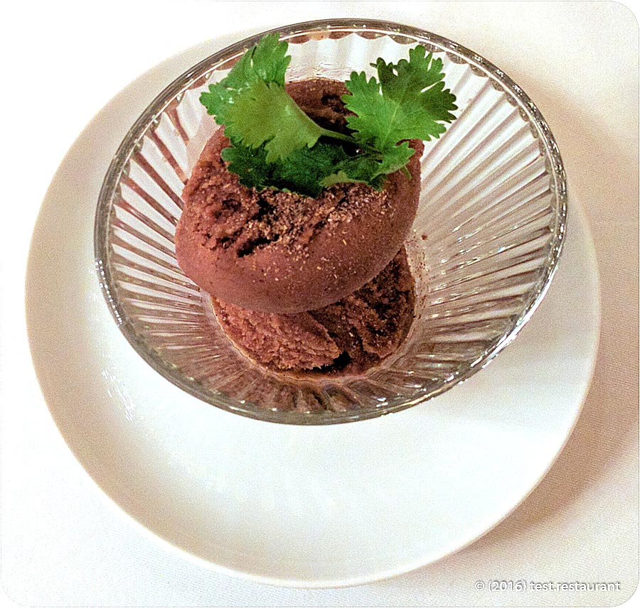`Мороженое из черного хлеба и кориандра` в `ЦДЛ` - фото блюда