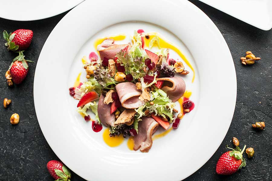 `Салат с копченой уткой и брусничным мармеладом` в ресторане `27` - официальное фото