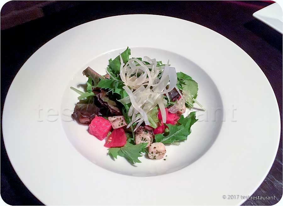 `Салат с осьминогом и хрустящим фенхелем` в `Бочка` - фото блюда