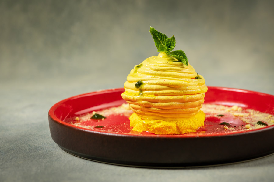 `Лимонный курт в меренге с алоэ` в ресторан `Шинок` - официальное фото