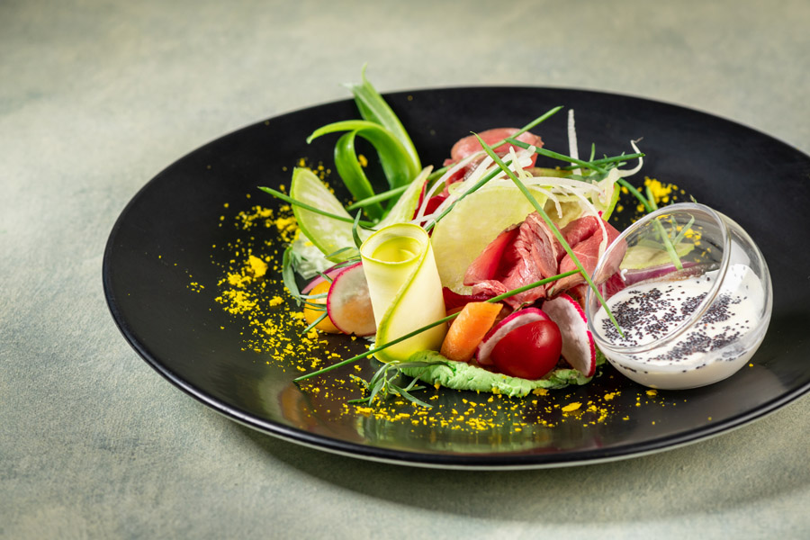 `Салат с вяленой говядиной` в ресторан `Шинок` - официальное фото