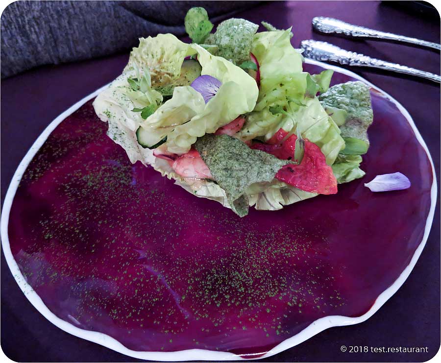 `Салатный лист с морепродуктами` в `Турандот` - фото блюда