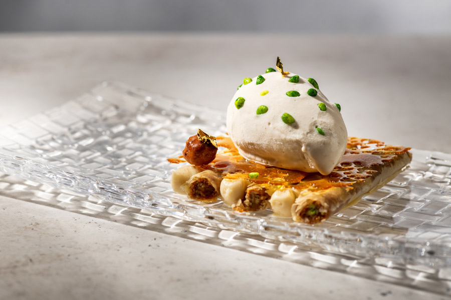 `Медово-ореховый десерт с мороженым из халвы` в ресторан `Турандот` - официальное фото