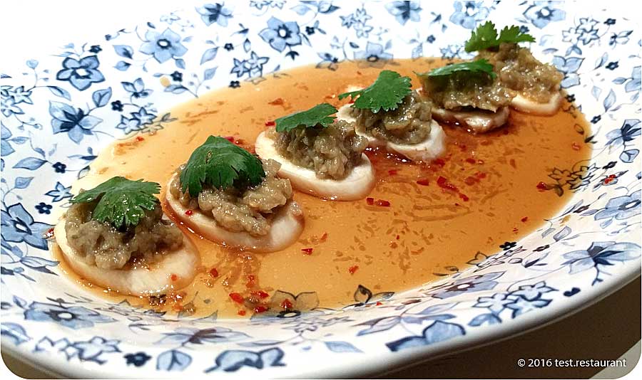 `Севиче из грибов с баклажанами-мисо и соусом понзу с имбирем` в ресторан `Saxon + Parole`
