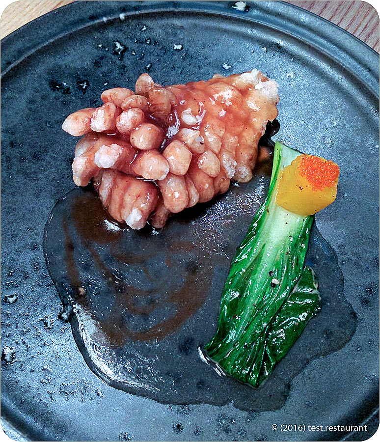 `Карп в кисло-сладком соусе` в `Madame Wong` - фото блюда