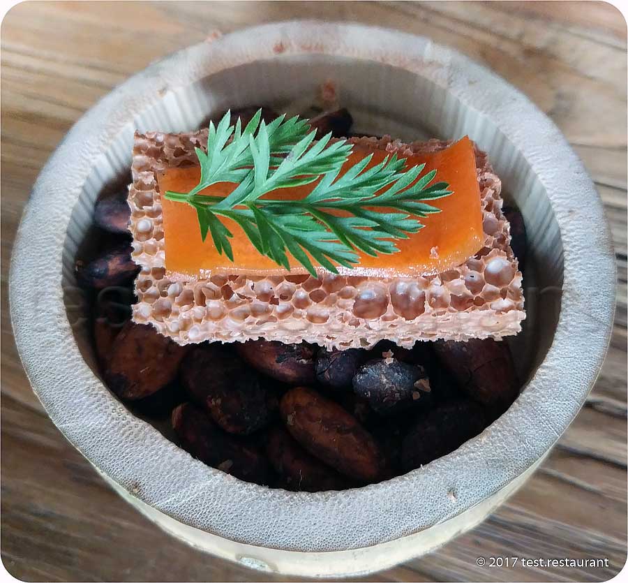 `Карамельный «поп шоколад» / имбирная морковь` в ресторан `Pinch`