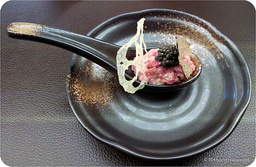`Тартар из японской говядины вагю мраморности А4 и маринованной японской груши, приправленный кон` в `KODO` - фото блюда