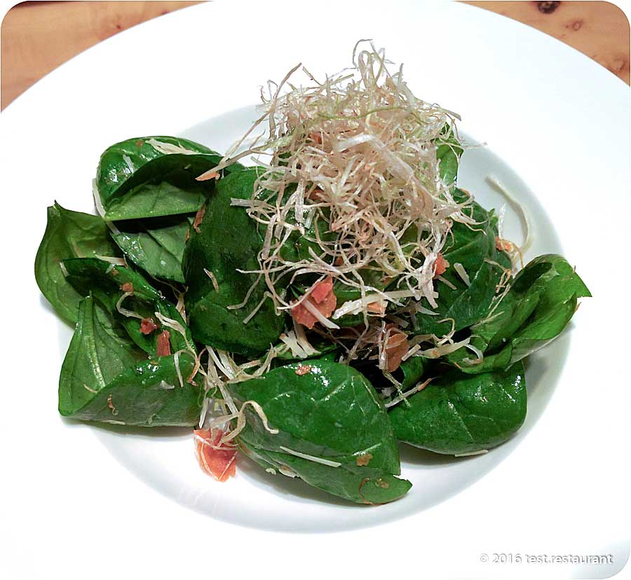 `Салат из шпината с трюфельным маслом` в ресторане `56` - фото посетителя 1