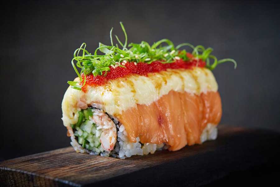 `Ролл "Fumisawa" с лососем` в ресторан `Fumisawa Sushi` - официальное фото