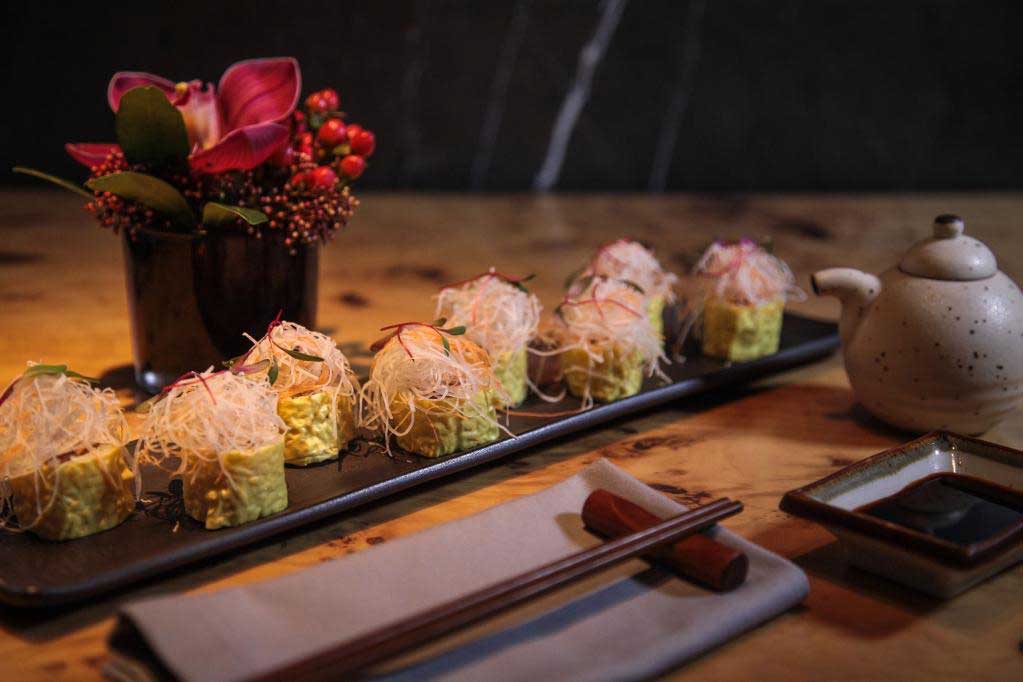 `Ролл с японской тыквой и авокадо` в ресторан `Fumisawa Sushi` - официальное фото