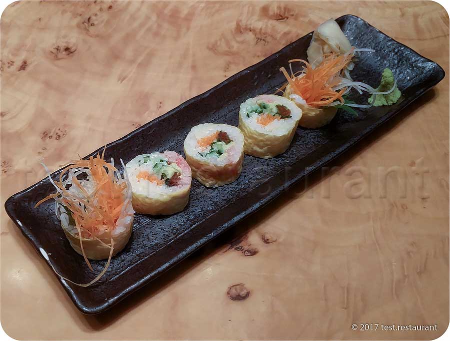 `Ролл с японской тыквой и авокадо` в ресторан `Fumisawa Sushi`