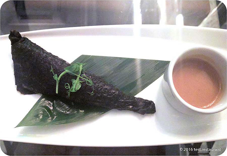 `Дорадо в листьях нори и соусом трюфельный юзу` в `Mercedes Bar` - фото блюда