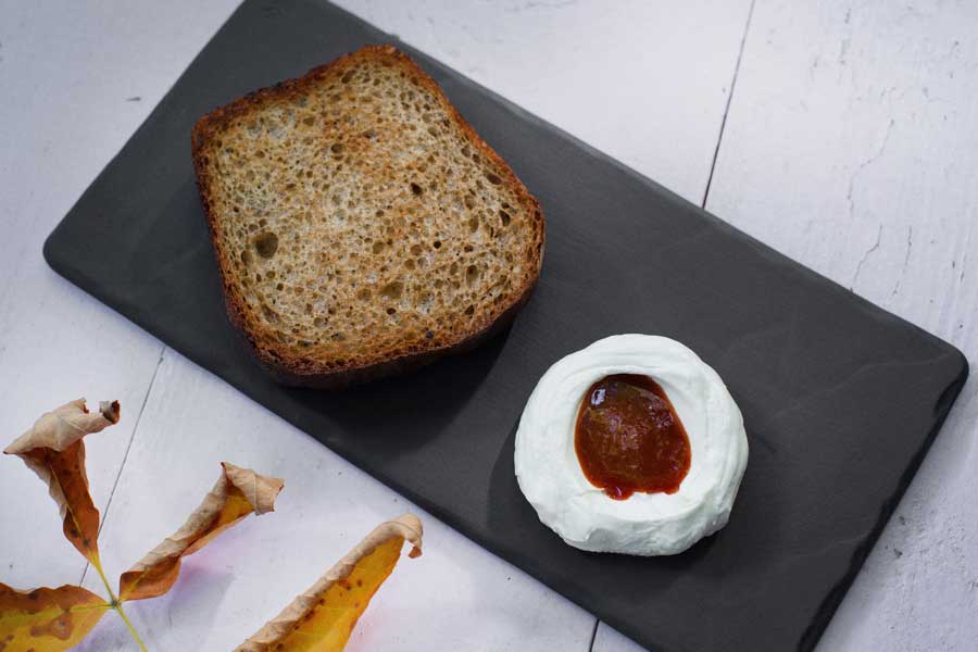 `Хлеб, масло, радость` в ресторан `15 Kitchen+Bar` - официальное фото