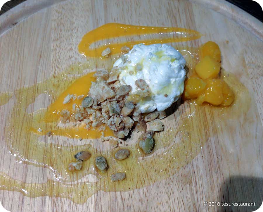 `Козий сыр с тыквой и белым шоколадом` в `15 Kitchen+Bar` - фото блюда