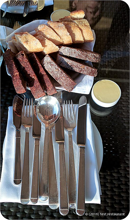 `Хлеб, масло, все приборы` в `Кранцлер (Baltschug Kempinski)` - фото блюда
