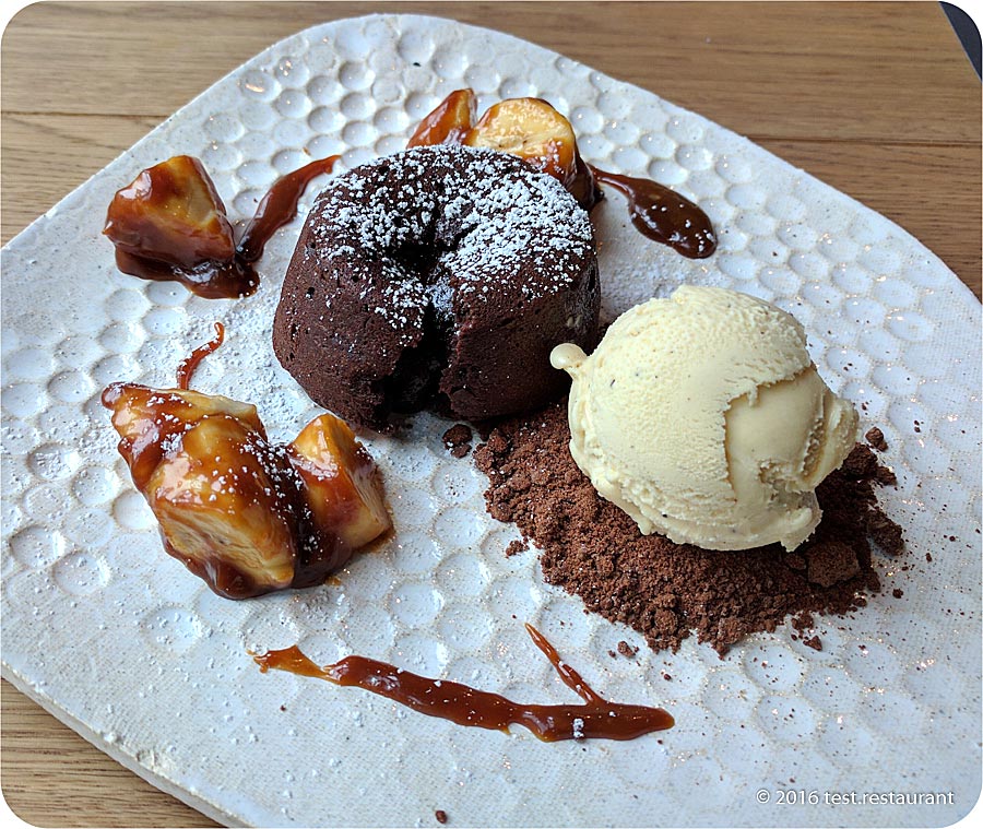 `Флан из Бельгийского шоколада с карамельным бананом` в ресторане `68` - фото посетителя 1