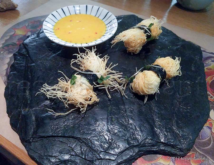 `Шея трески в жареном тесте катаифи с соусом из корня маки` в `Zodiac` - фото блюда