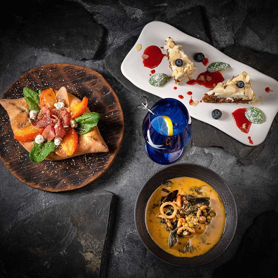 `Острый суп из мацони и щавеля с морепродуктами` в ресторан `Казбек` - официальное фото