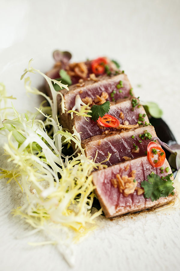 `Филе тунца, опаленное открытым огнем, в кунжутном соусе` в ресторане `75` - официальное фото