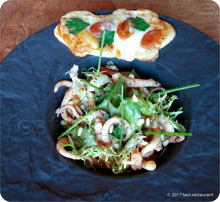 `Зеленый салат с щупальцами кальмара под горчичной заправкой` в ресторане `75` - фото посетителя 1