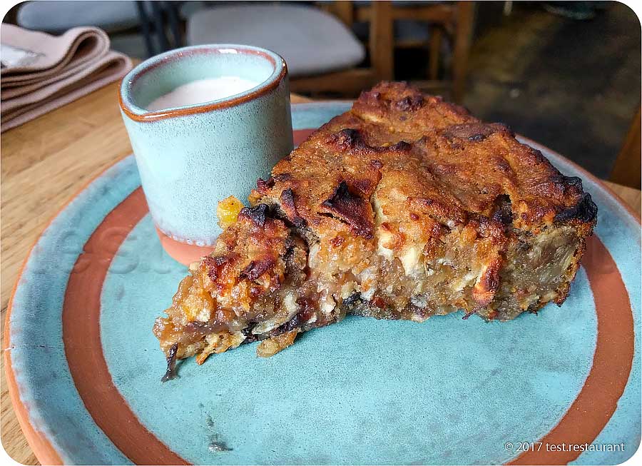 `Пирог с тыквой, орехами и сухофруктами.` в `Patara Cafe` - фото блюда