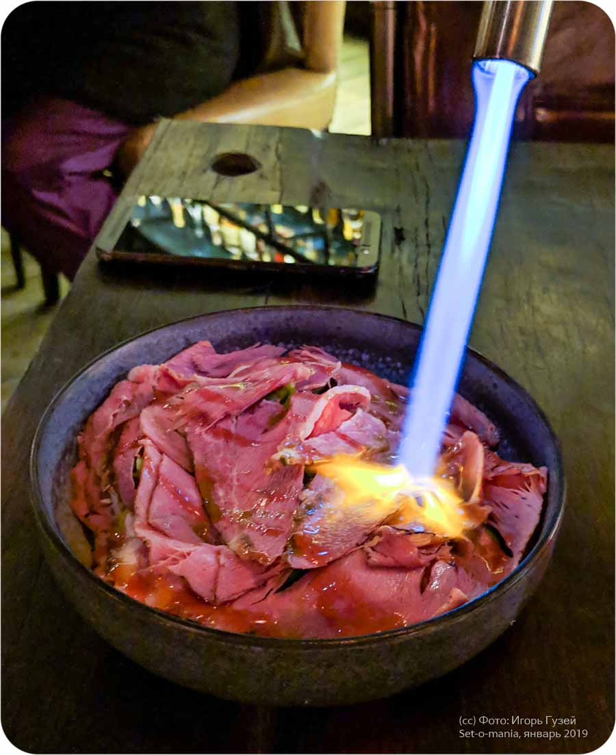 `Салат с пастрами из ягнёнка и киноа` в `Фаренгейт (Fahrenheit)` - фото блюда