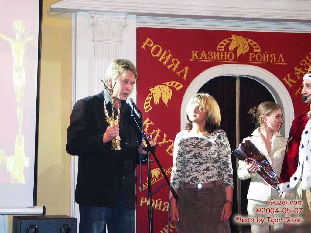 Константин Михайлов вручает приз - Премия Попова 2004 (Казино Ройал) 2004-05-07 21:08:00