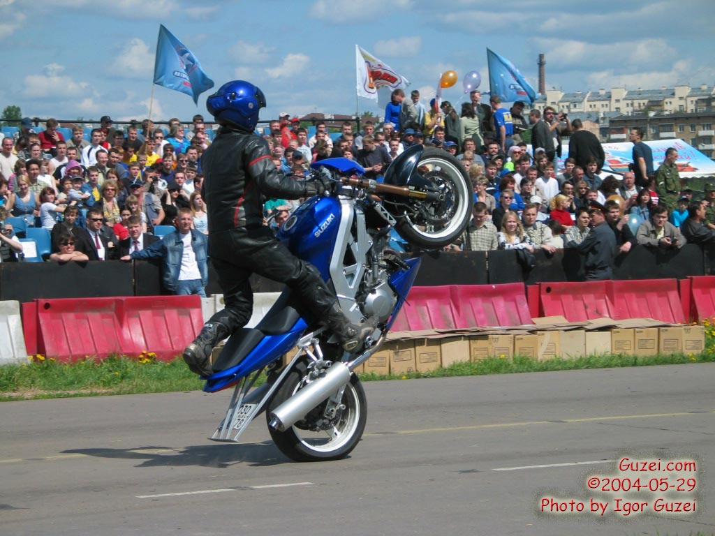 Трюки на мотоциклах - Все на Авторадио (Аэродром в Тушино) 2004-05-29 11:45:00