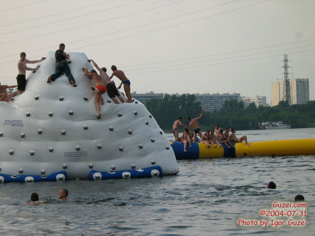 Надувная гора на воде - Энергия Лета 2004 (Москва, Beach Club) 2004-07-31 16:10:00