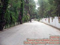 Дорога к пляжу из отеля Каплан Парадайз Kaplan Paradise Турция Turkey Kemer Кемер - фото