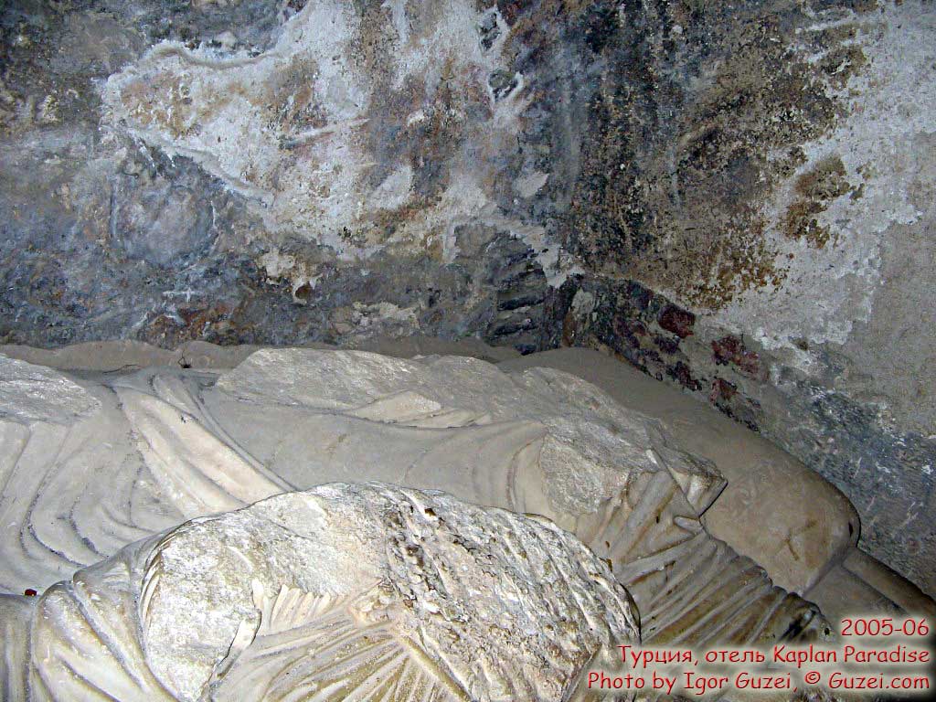 Саркофаг в церкви Святого Николая Турция Turkey - Отель Каплан Парадайз (Turkey - Antalya - Kemer - Tekirova) 2005-06-14 13:12:00