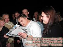 Андрей Разин ищет себя на обложке виниловой пластинки - фото